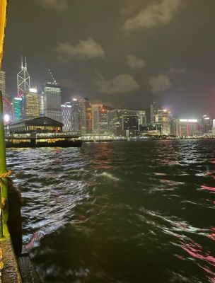夜晚去香港维多利亚港赏景的指南是什么?